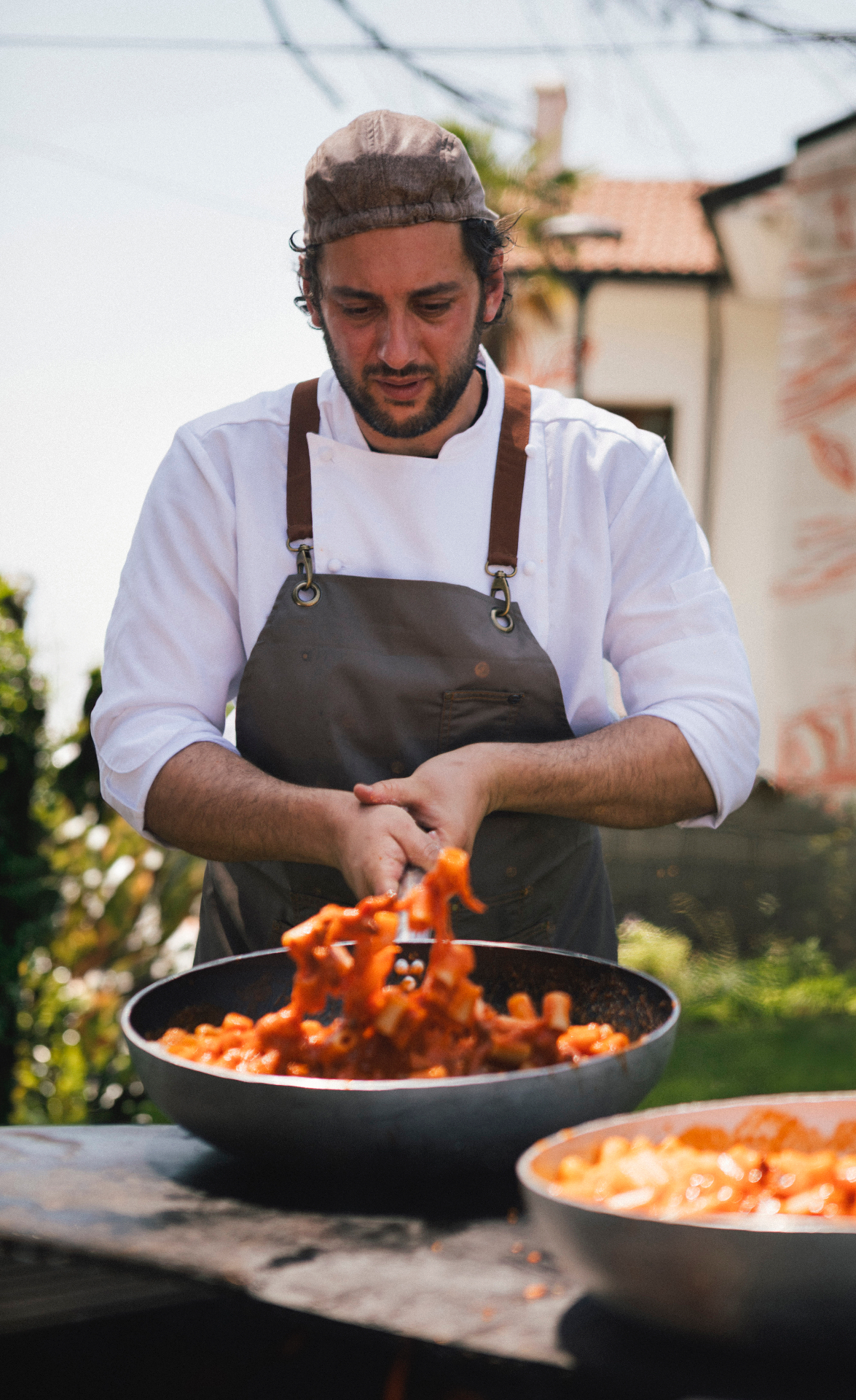 Chef Villa Russiz mantecare la pasta al pomodoro